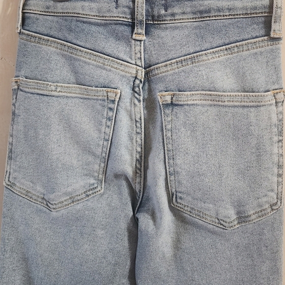 NWT Free People Distressed High Rise Jeans Size 24 Light Wash Raw Hem - Picture 4 of 12